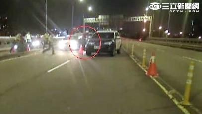 通緝犯遇警棄車逃　友傻眼呆立原地