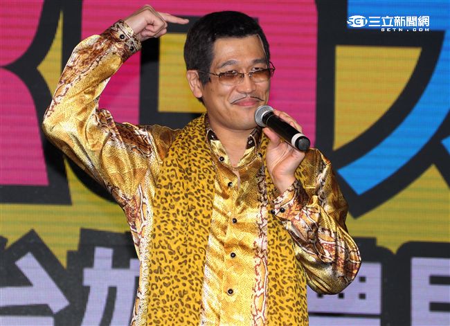 紅遍全世界的PIKO太郎（11）日抵達台灣，在媒體見面會搞笑肢體動做不斷，全場笑翻天。（記者邱榮吉/攝影）