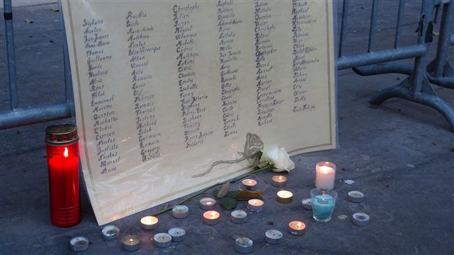 「一年了無法釋懷」巴黎恐攻週年悼念