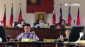會議中被打破頭　屏東鄉代控主席偷襲