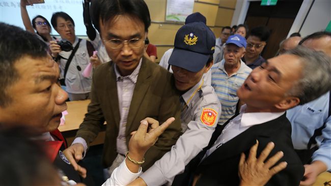 公聽會爆衝突　政院籲理性表達意見