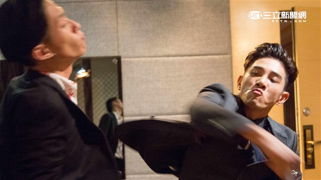MAN味十足！張立昂帥氣揮拳踹人
