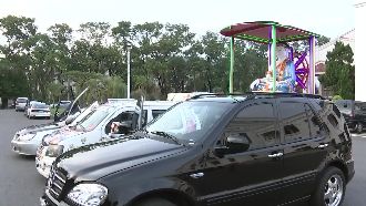 殯葬業者搶商機　二手賓士改成佛祖車