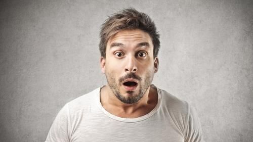 正妹露出「那個」　糗被心儀學弟提醒