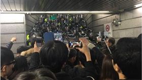 南韓,朴槿惠,地鐵,人潮,抗議
圖／翻攝自推特