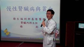 腎性貧血 小便泡沫不散別輕忽
基隆醫院腎臟內科主任楊鈞（圖）表示，民眾若出現不
明原因的貧血，小便有細微泡沫，超過30秒仍不散，或
下肢壓下去有水腫和身體感到疲倦等症狀，可能是腎臟
病徵兆，千萬別輕忽。
（基隆醫院提供）