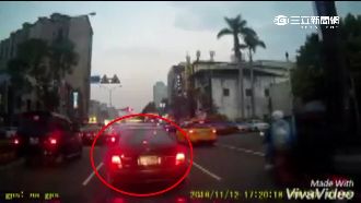 想切就切！轎車亂換車道還下車嗆聲