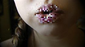 嘴巴、嘴唇／flick－Amanda
（https://www.flickr.com/photos/manduhsaurus/4934937784/in/photolist-8w5R5d-m75sF-EZyv3-FXfXyN-2uJazA-5nn8gg-7qFM8k-bWRQoB-2nPidY-7BvUDu-7Bs3qe-2kRmFR-cFKuV-7VkN44-gHcfc-aw6zfb-9tPwQ3-4hzFL-bVdpt1-8X1qWw-bVdoqm-ebXPjf-bVdn5q-2kRomK-2n9AbM-a2YhW-65W33V-9C46uE-6VzMeo-brTnbT-uggPi-oF9wf-pt8bDZ-fPJ4cq-4RyXX1-72vzY7-eRW5A7-72rA8R-6DJScD-8rYrFR-akpX3w-7Bu3Cy-arhVG-87MzGt-72x9DL-wtXSmQ-72rzYP-v2ETzN-5aKoYJ-bZGzvY）