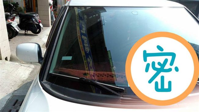 臨時停車沒紙筆　駕駛「奇招」留電話