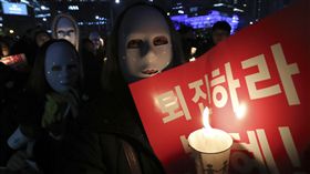 南韓抗議朴槿惠下台／（圖／美聯社／達志影像）