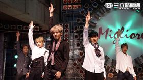 20161113男團赴韓培訓　街頭公演吸睛數百人！　圖／記者王建棠攝影