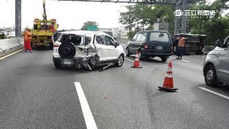 國道追撞車禍　小孩、孕婦爬出脫困