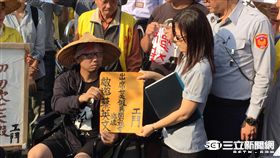 工鬥總統府遞交陳情書,勞基法,絕食 記者張之謙攝