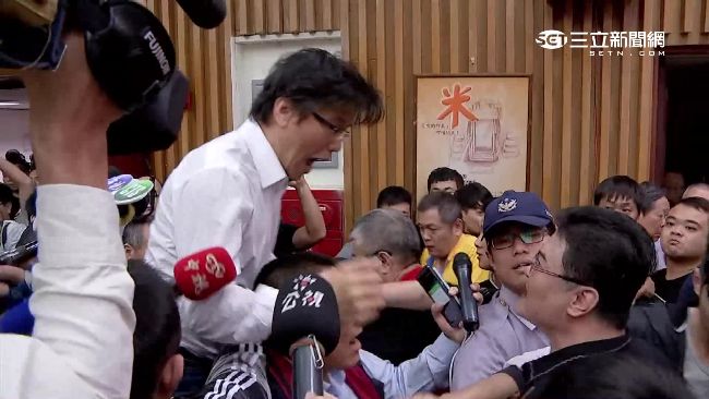 食安公聽會全武行　黑衣人打哪來？