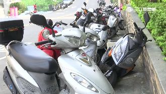 撞壞14輛機車　賓士車駕駛肇事逃逸