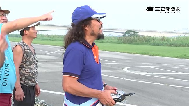 公園捕獲野生菲哥　變身遙控飛機玩家