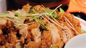 預防大腸直腸癌，應多吃蔬果，少吃肉類及高油脂食物。(圖片來源：Flickr，原作者t-mizo，網址 http://bit.ly/1E04IoV)