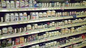 隨著病患年齡升高，重複領藥的情形愈普遍。(圖片來源：Flickr，原作者Clean Wal-Mart，網址http://bit.ly/1UlBZkK)