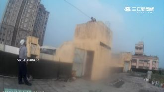 兒子要不到錢作勢跳樓　媽媽急壞苦勸