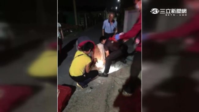 男童腳卡水溝　消防隊出動削岩機救援