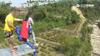 人行吊橋玩彈跳　業者竟違法經營5年
