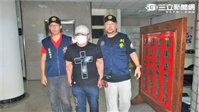 石嫌再度犯下高樓扔石砸車案件遭警逮（楊忠翰攝）