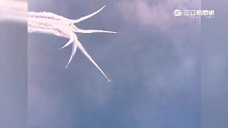 雷虎重現「炸彈開花」　首曝雙機倒立