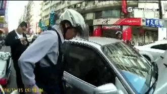 直擊街頭駁火！警盤查卻遭歹徒開槍