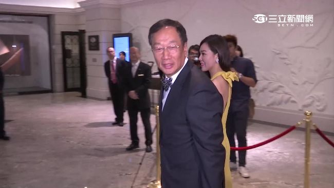 坐擁專機、嬌妻　川普、郭台銘比一比