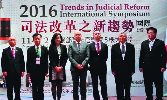 台灣司法官年紀輕　法國有不同見解