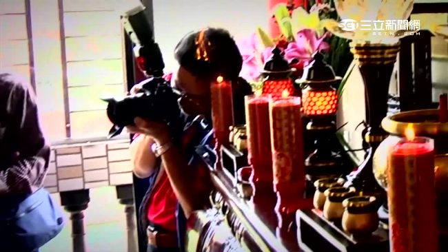 婚攝拍得太入神　頭髮被燒了還不知道