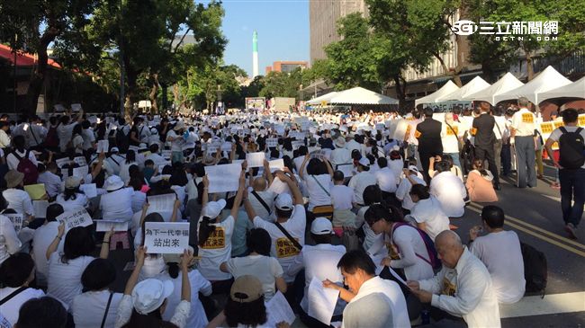 反對同性婚姻法條　遊行、連署樣樣來