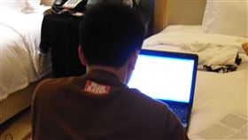 用電腦

https://www.flickr.com/photos/ddio/3896368862/in/photolist-9Lypcu-7Egacc-nwLaCD-5A8Kpt-5PbFko-eHDrAD-7LjSQr-6E1cTn-zgH2yN-aYuoUZ-kCSE-555TKY-7ZGTVN-cGkjho-5tyKQK-d61LJs-wDSkS-2wWc4i-5XAsPP-3hrRJ-3RJiXW-4WGkv-Ympy3-7GmbQw-ay39fx-MywLGQ-9GgFtp-4tkfSZ-axpqyA-5uAqru-7s27ut-4SkRQH-NocYs-4bp6dw-6WiUHu-6MkyWY-EV28sH-upEfkS