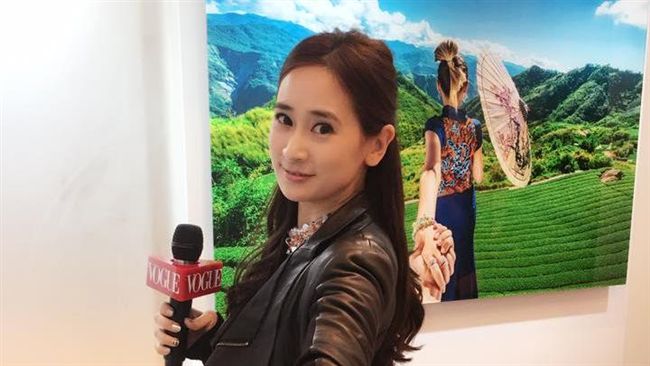 台版潤娥介紹包包這樣做　網友狂吐槽