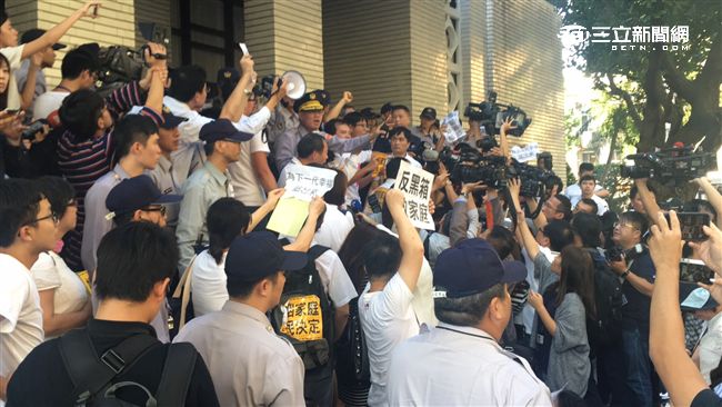 同婚法案若通過　反同團體嗆罷免小英