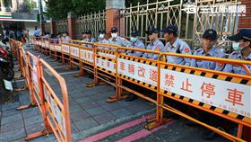 反同志,同性婚姻,同志婚姻,同志,同性戀,婚姻平權,立法院,抗議,尤美女,司法委員會,護家盟,下一代幸福聯盟-記者黃郁棋攝影