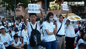 反同志,同性婚姻,同志婚姻,同志,同性戀,婚姻平權,立法院,抗議,尤美女,司法委員會,護家盟,下一代幸福聯盟-記者黃郁棋攝影