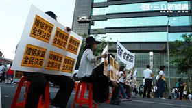 反同志,同性婚姻,同志婚姻,同志,同性戀,婚姻平權,立法院,抗議,尤美女,司法委員會,護家盟,下一代幸福聯盟-記者黃郁棋攝影