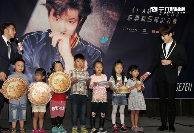 SE7EN崔東旭不忘做公益替小朋友募集營養餐費。（記者邱榮吉/攝影）