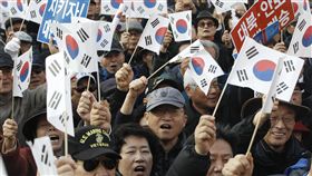 南韓民眾抗議總統朴槿惠（圖／美聯社／達志影像）
