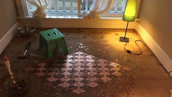 最狂DIY！她地板竟用「美金」來鋪