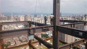 台中七期豪宅發生工安意外　太空包破裂碎石砸死工人
圖／翻攝自雙橡園建設官方網站