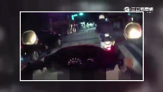 光腳騎士遭攔　通緝身分曝光加速逃逸