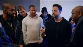 大衛布萊恩,David Blaine,魔術師,Drake,Stephen Curry,青蛙,香檳杯
(ABC Television Network YouTube)
