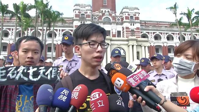 砍7天假完成初審　勞團怒衝總統府