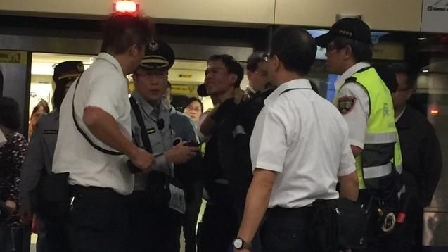「奉主耶穌之名」男持刀捷運上揮舞