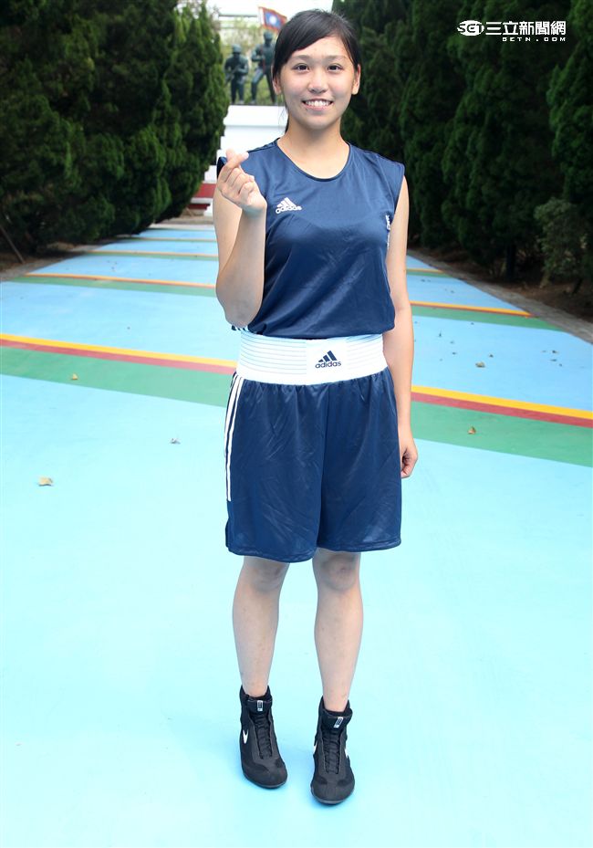 林芷蓮下士擂台上快、狠、準，私底下是溫柔可愛的小女生。（記者邱榮吉/攝影）