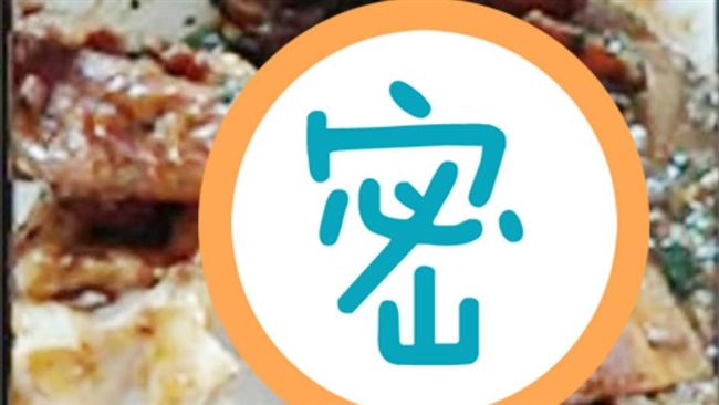 超狂！非洲女大嗑美食　竟差點吃到…