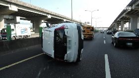 國道撞翻車1200