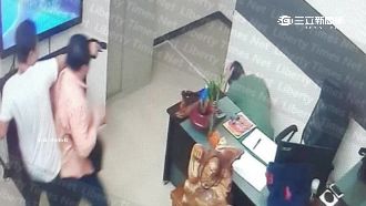 惡煞持槍闖屋討債　警官遭逼牆角掐脖
